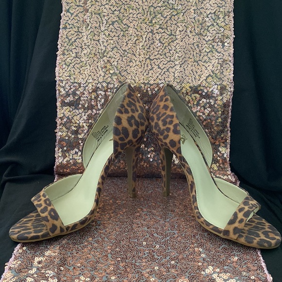 Sexy yet sophisticated Leopard print heels - Picture 7 of 9